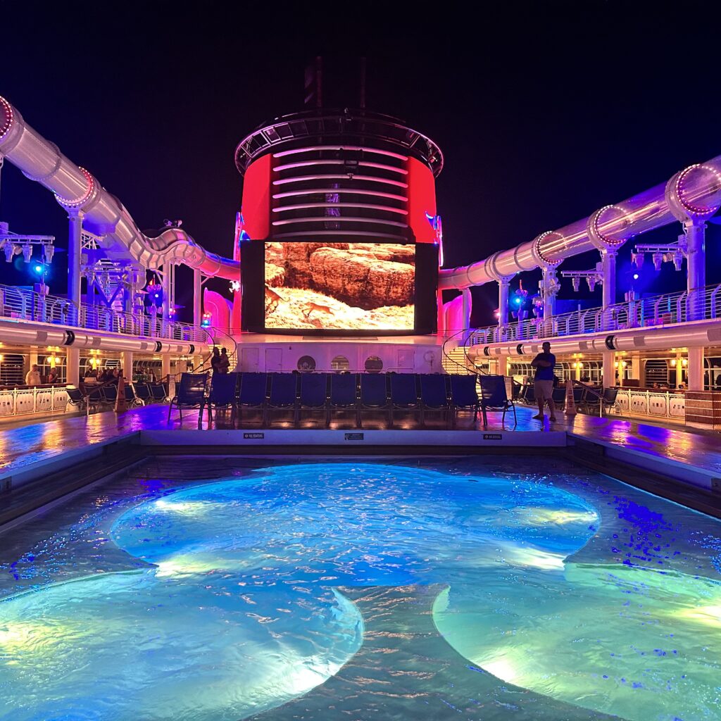 cruise-mickey pool