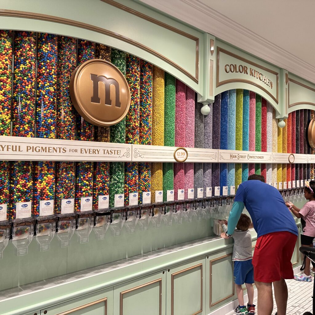 magic kingdom-m&m